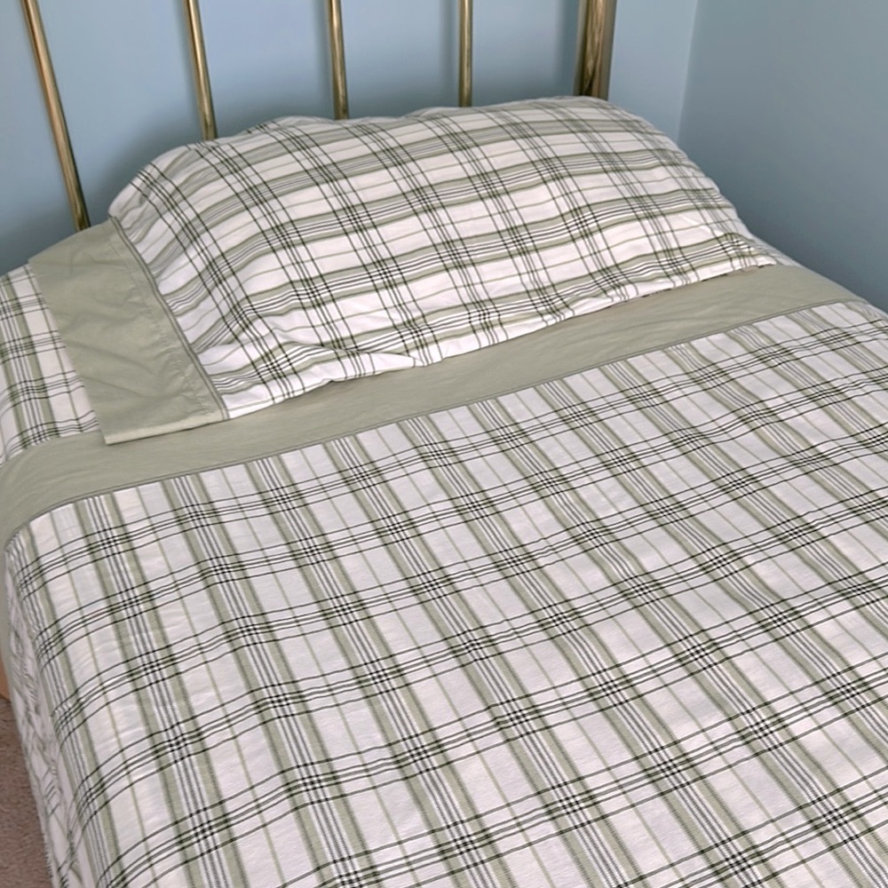 Plaid Green and White Bedding Set